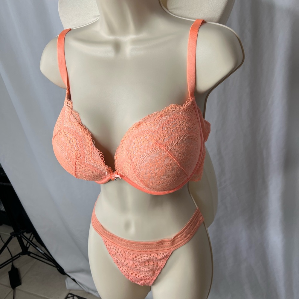 🍑 Victoria’s Secret Neon Coral Lace Lingerie Set (36DD + M) 🍑 - Picture 4 of 11